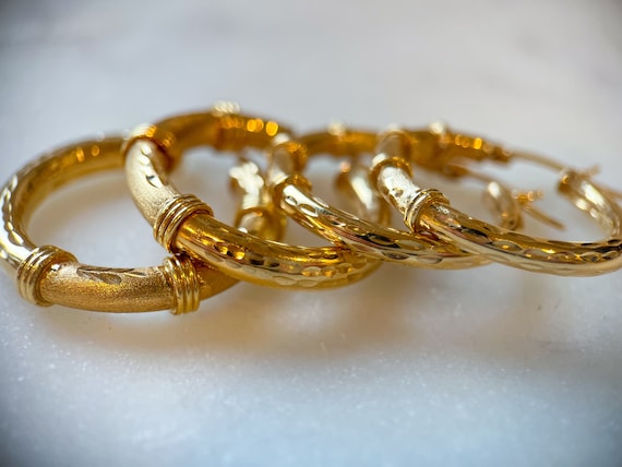Vintage 14k Yellow Gold Decorative Tube Hoop Earr… - image 3