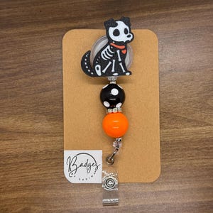 Halloween Skelett Hund Abzeichen Reel: Spooky Krankenschwester Ausweishülle