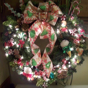 23&quot; CANDYLAND CHRISTMAS WREATH w/ lights Faux Gingerbread Cookie Gumdrop Peppermint Candy Cane