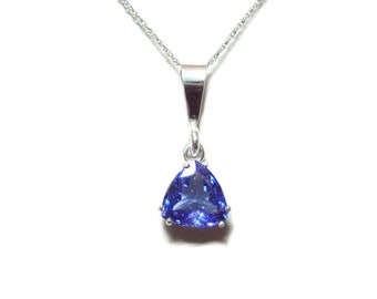 2.6 carat genuine tanzanite sterling silver pendant with chain