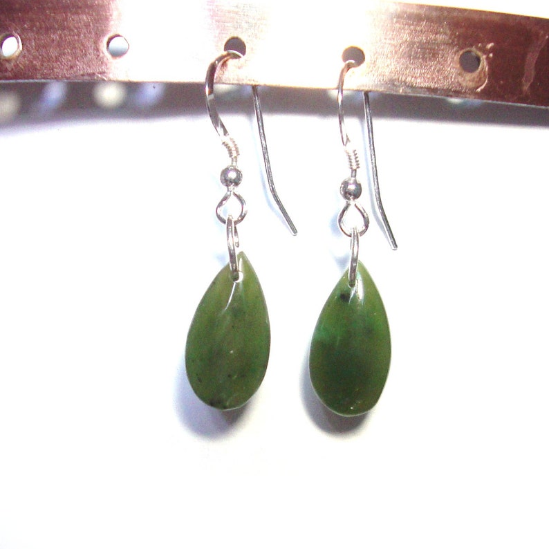 Jade sterling silver pendant and earrings set with chain