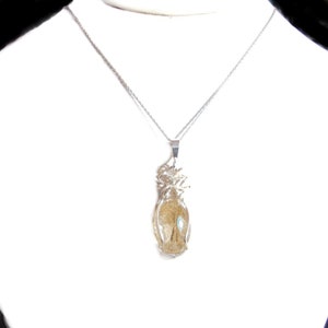 Retilated Quartz wrapped sterling silver pendant with chain immagine 3