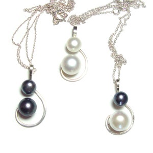 Genuine Pearl sterling silver pendant with chain
