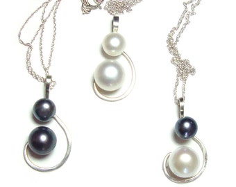 Genuine Pearl sterling silver pendant with chain
