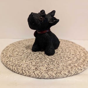 Vintage Begging Pose Scottie Black Scottish Terrier Dog Figurine Statue Animal Collectible