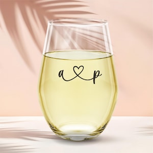 Custom Couples Initials Wine Glass Personalized Wine Cup Couples Gift Friend Engagement Gift Valentine's Day Gift Newlywed Anniversary Gift