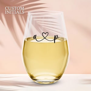 Custom Couples Initials Wine Glass Personalized Wine Cup Couples Gift Friend Engagement Gift Valentine's Day Gift Newlywed Anniversary Gift