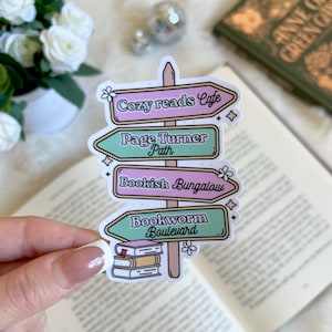 Bücherwurm Wegweiser Aufkleber | Süßer Bücherwurm Merch | Zubehör | Kindle Sticker | Buch Liebhaber Aufkleber Geschenk | E-Reader Aufkleber