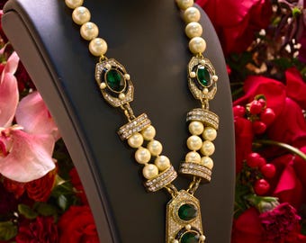 Collana con reliquia della Corte di Smeraldo, gioiello vintage di livello museale, pezzo da collezione.