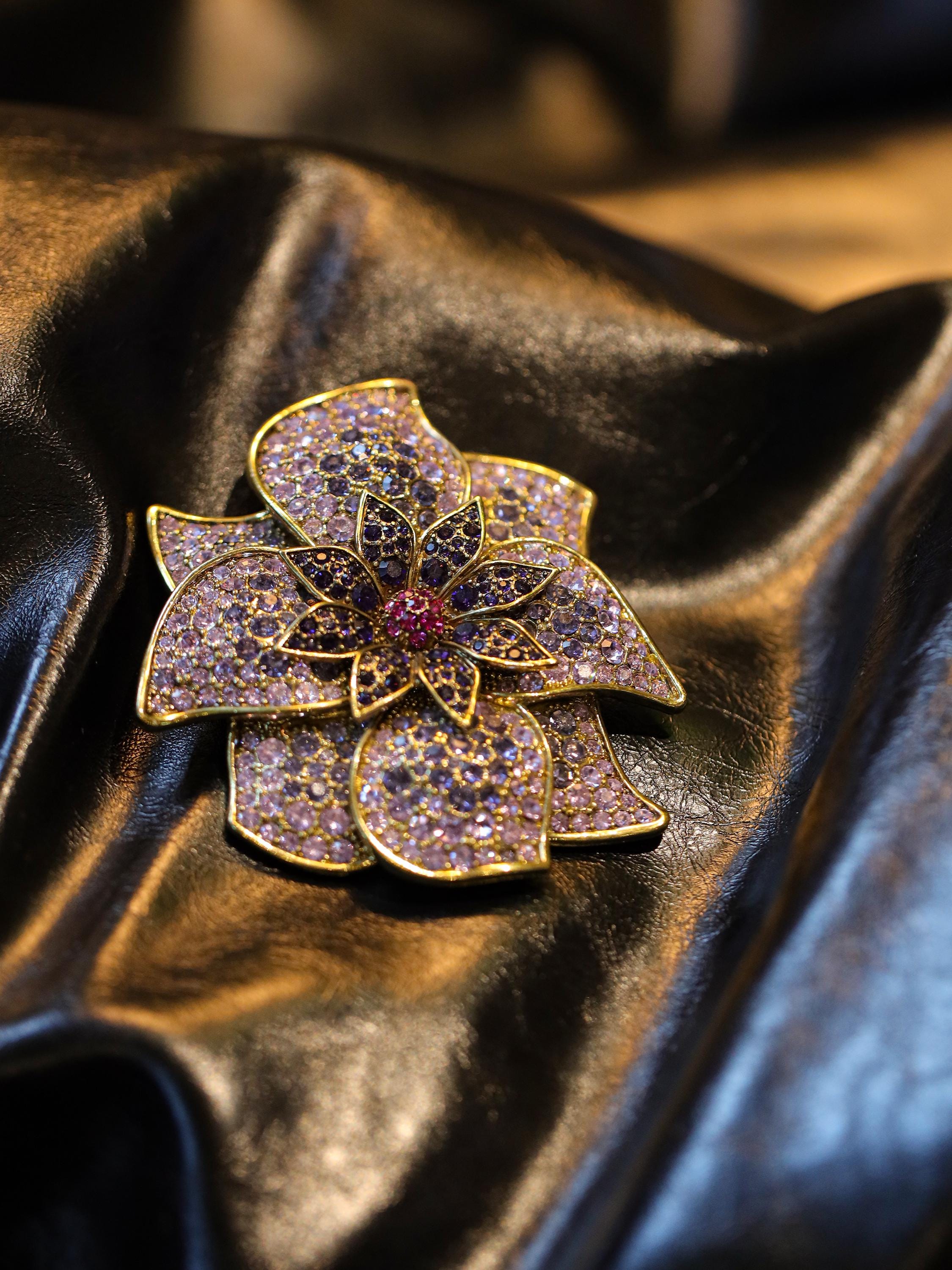Swarovski brooches - Etsy 日本