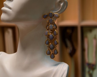 Neckline Muse – Sculptural Artisan Drop Earrings