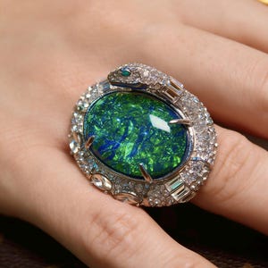 Unik opalinring med "Serpent of the Verdant Dream" | Handgjorda museumsvärda statement-smycken | Samlarobjekt