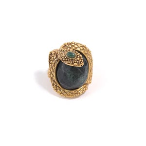 Side profile revealing the stone’s organic texture and granulated accents.