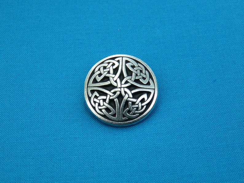 Celtic Knot Button, 1 image 1