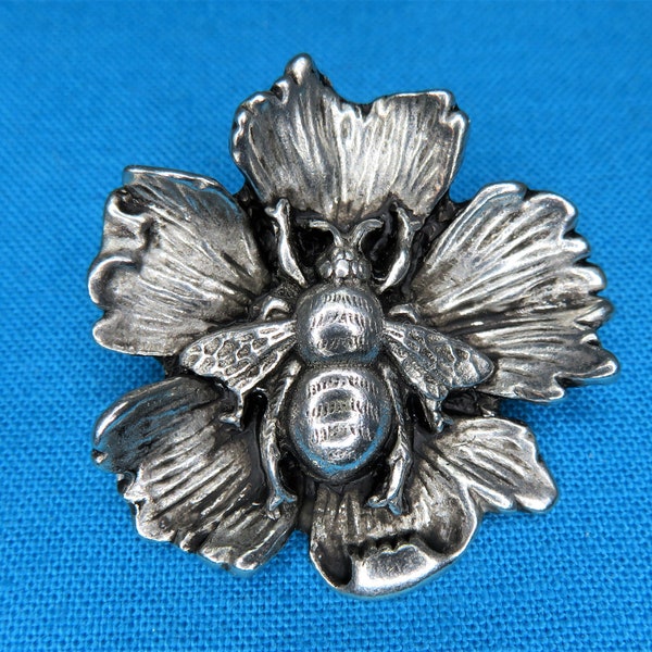 Bee Flower Button, Victorian, 1 1/4"