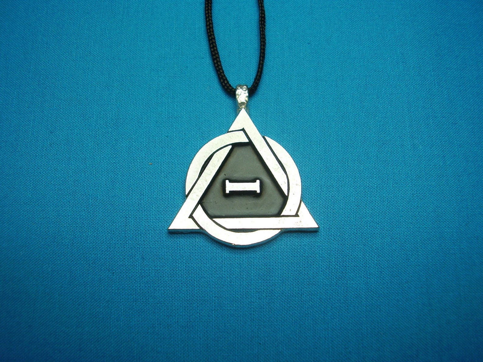 квадробика символ. квадробика аватарка. кошачья лапка. хаус животных на аву. квадробика символ.