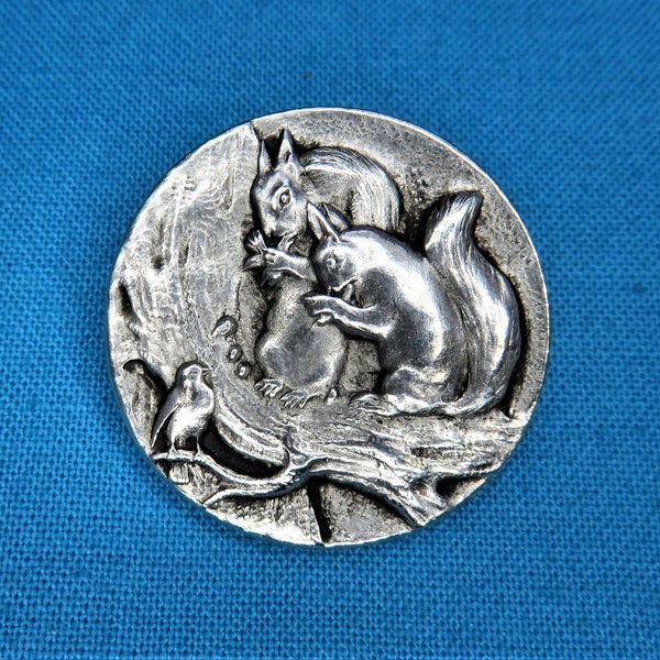 Squirrel Button, 1 1/16", Victorian Reproduction