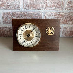 Vintage Wood Balfour English Analog Shelf/Mantle Clock with Roman Numbers in Working Condition