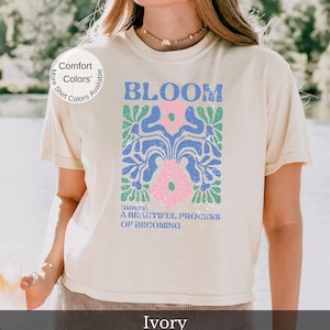 Boxy Cropped Tee Retro Flower Comfort Colors Shirt Blooming Colorful Summer Boxy Tshirt Boho Summer Vacation Shirt Festival Top Cropped