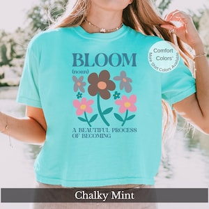 Boxy Tee Comfort Colors® Cropped Shirt Summer Boxy Cropped Tee Short Sleeve Crop Top Cute Boxy Graphic Tee Mental Health Cropped Flower Tee