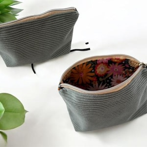 Jolie trousse en velours côtelé personnalisée ou non proposée en deux tailles :M / L