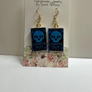 Pendientes de arcilla con forma de libro hechos a mano Lights Out