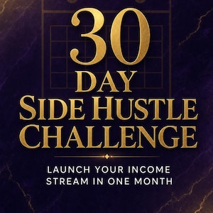 Può includere: Grafica blu scuro e oro con la scritta "30 GIORNI SIDE HUSTLE CHALLENGE". Lo slogan recita "LANCIA IL TUO FLUSSO DI REDDITO IN UN MESE". Il logo BXP SOLUTION BUREAU è in basso.