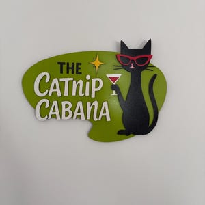 Art mural atomique de chat, signe de chat rétro avec cocktail, MCM, décoration de chat moderne du milieu du siècle - signe de chat de bar Tiki - cadeau pour amoureux des chats de style vintage
