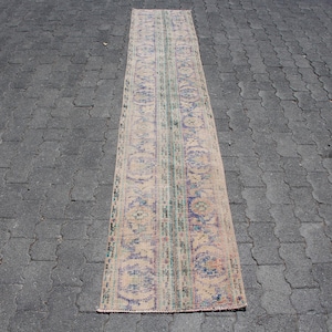 Alfombra de 1,7 x 8,9 pies, alfombra turca vintage, alfombra abstracta de lana azul y verde.