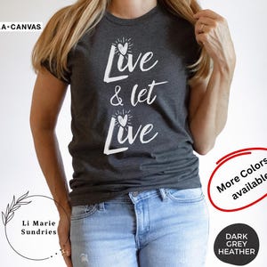 Camiseta de recuperación "Vive y deja vivir", un buen regalo para tu amigo sobrio, lema de 12 pasos, letras en negrita con corazón, NA, AA, camiseta Bella Canvas de calidad.
