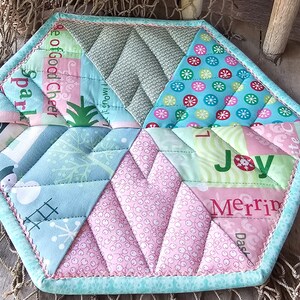 Christmas Pot Holder, Large Holiday Hot Pad,  Thick Quilted Cotton Winter Trivet, Snack, Tea, Candle Mat, Winter Table Decor