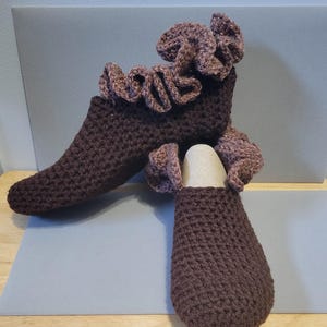 Ruffle top crochet socks