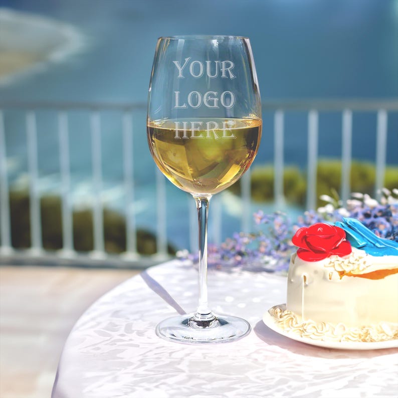 Personalized Logo Wine Glasses, Custom 19oz Stemmed Wedding Favor Glass imagen 1