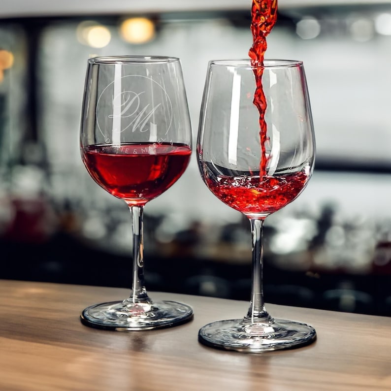 Personalized Logo Wine Glasses, Custom 19oz Stemmed Wedding Favor Glass imagen 2