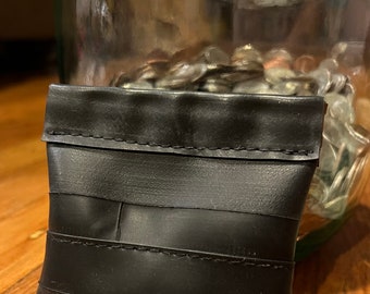 Squeeze money pouch