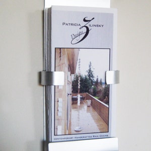 Porte-brochures mural en métal