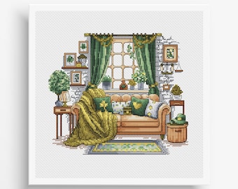 Peut inclure: Un motif de point de croix représentant un salon avec un canapé, une fenêtre et une couverture en laine verte. Le canapé a des coussins avec des motifs de trèfles.