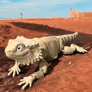 Bearded Dragon Lizard – Realistic Reptile Decor | Articulated Desk Pet