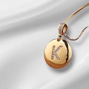 Collar con inicial de la A a la Z, colgante de cobre con circonita cúbica, regalo personalizado para mujeres y niñas
