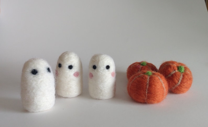 Halloween decor/Ghost set/ pumpkins / felt ghost/ needle felted/ felt pumpkin/ spooky/ fall decor/ desk decor/ autumn image 9