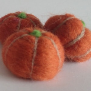 Halloween decor/Ghost set/ pumpkins / felt ghost/ needle felted/ felt pumpkin/ spooky/ fall decor/ desk decor/ autumn image 10