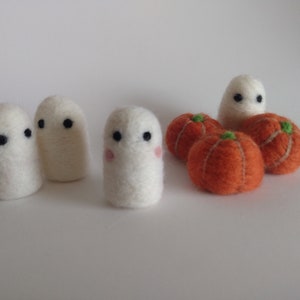 Halloween decor/Ghost set/ pumpkins / felt ghost/ needle felted/ felt pumpkin/ spooky/ fall decor/ desk decor/ autumn image 2