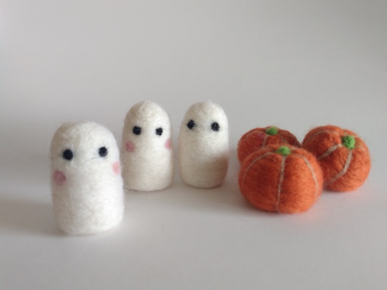 Halloween decor/Ghost set/ pumpkins / felt ghost/ needle felted/ felt pumpkin/ spooky/ fall decor/ desk decor/ autumn image 1