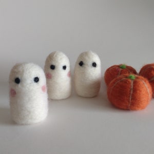 Halloween decor/Ghost set/ pumpkins / felt ghost/ needle felted/ felt pumpkin/ spooky/ fall decor/ desk decor/ autumn image 8