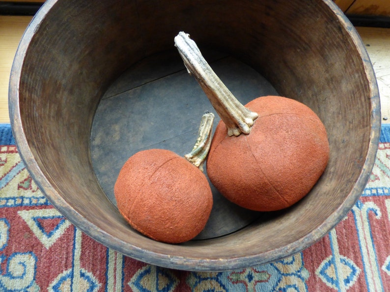 Folk Art Primitive Thanksgiving Wool Harvest Pumpkins With Real Dried Pumpkin Stems image 3