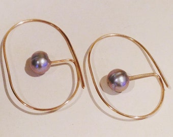 Modern Oval wire gray pearl hoops