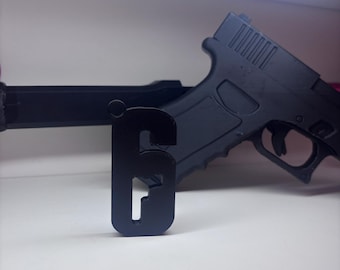 Rainbow Six Siege inspired R6 Logo – keychain