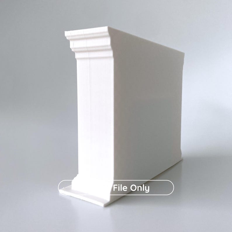 Puede incluir: Una columna arquitect&oacute;nica blanca con forma rectangular y parte superior decorativa. La columna tiene una base y el texto "File Only" es visible en la base.