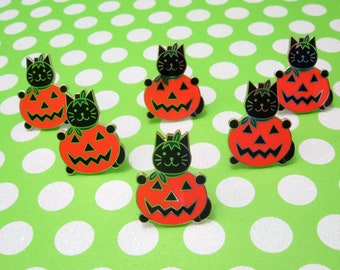 Jack-o-lantern cat enamel pin, Halloween accessory, Cute Halloween cat, Black Orange decor, Cat lover gift, Spooky Halloween cat, Spooky pin