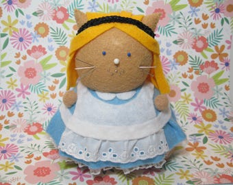 Alice cat, Cute cat pincushion, Alice’s Adventures in Wonderland, Fairy Tale Cat, Book lover gift, Literary cat art, Sewing gift